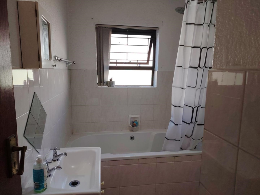 To Let 3 Bedroom Property for Rent in Protea Heights Western Cape